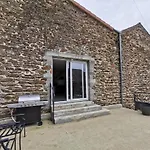 Des Remparts Pres De Clermont, Confort Et Charme - Fr-1-582-541 Сasa de vacaciones