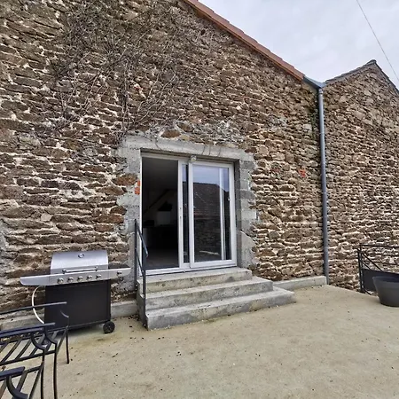 Des Remparts Pres De Clermont, Confort Et Charme - Fr-1-582-541 カントリーハウス