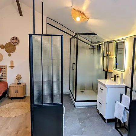 Des Remparts Pres De Clermont, Confort Et Charme - Fr-1-582-541 Auzon